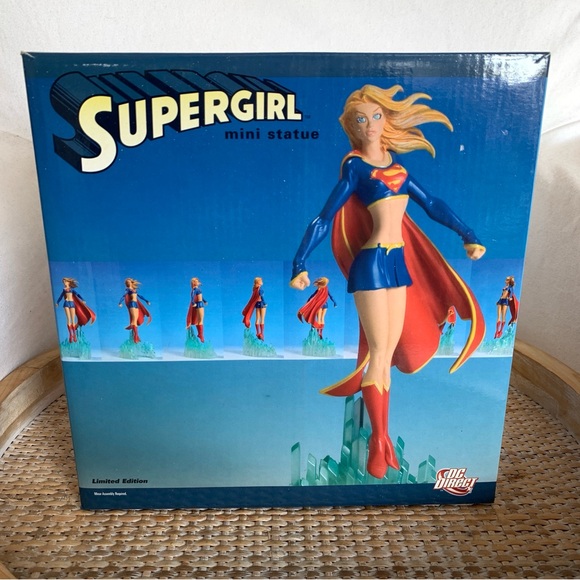 DC Direct Supergirl Mini Statue by Michael Turner - Picture 9 of 14